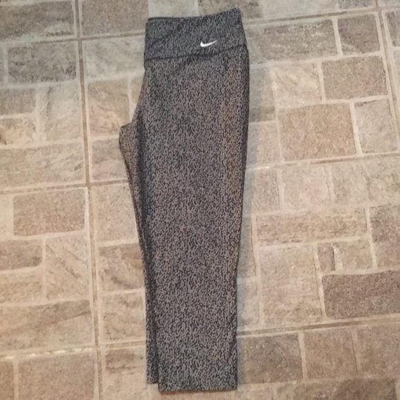 Nike Pants - Nike Workout Crop Pants